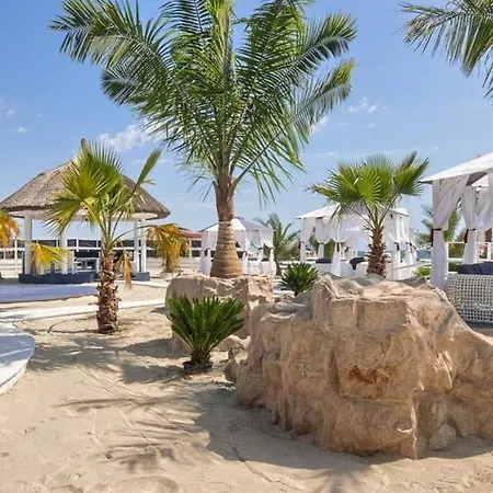 Tina Moonlight Mamaia